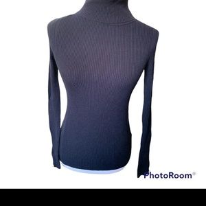 The limited ribbed turtle neck